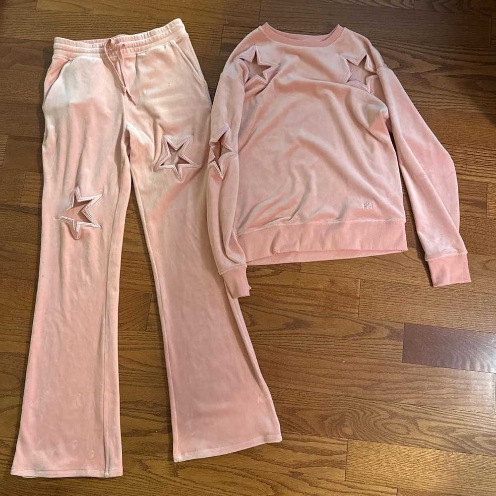 Paris Hilton set
